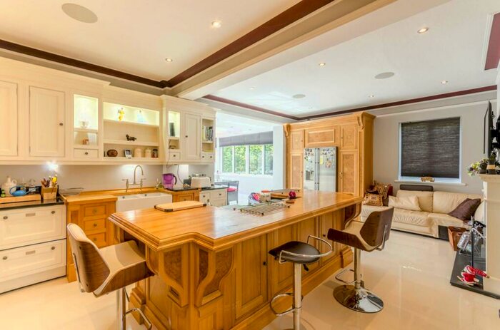 4 Bedroom Detached House To Rent In Wych Hill Lane, Woking, GU22