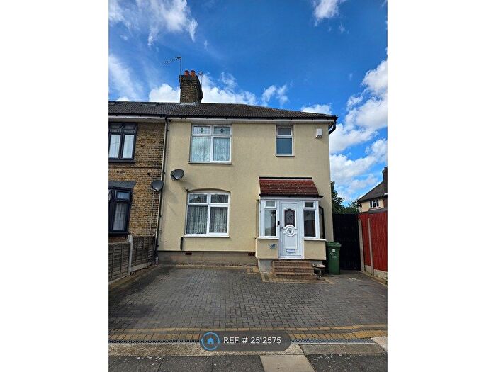 3 Bedroom End Of Terrace House To Rent In Blake Avenue, Barking, IG11