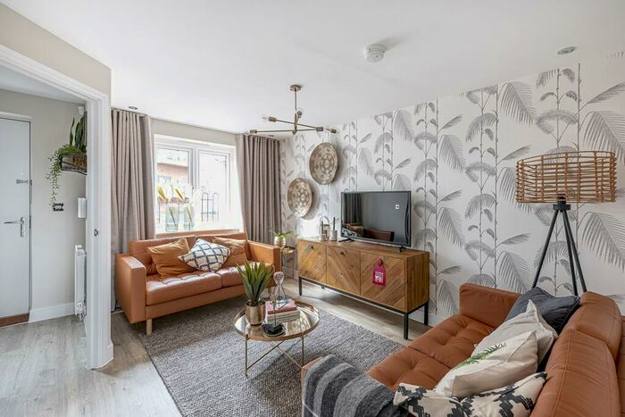 3 Bedroom Semi Detached House For Sale In Off Bennetts Rd S, Coventry, West Midlands, CV6