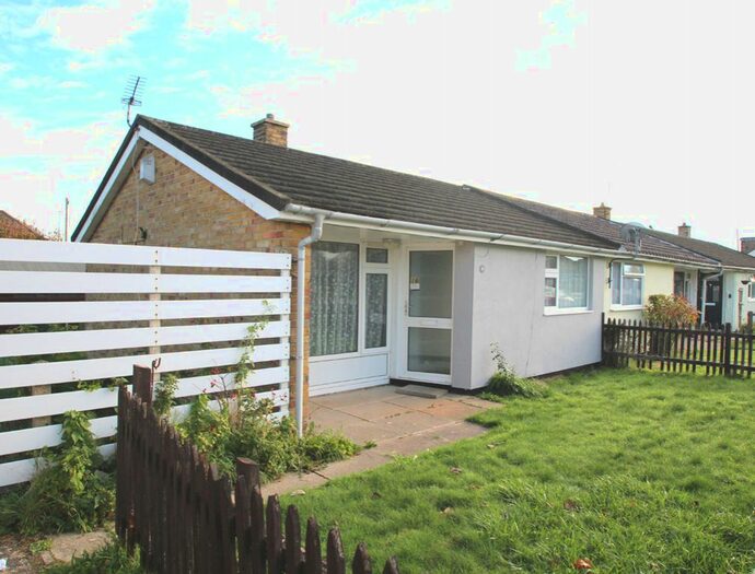 1 Bedroom Bungalow To Rent In Cotswold Walk, Fareham, Hampshire PO14