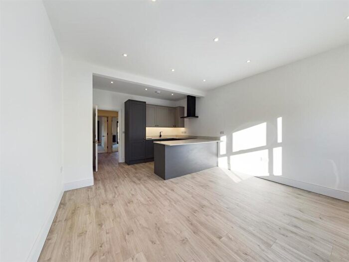 1 Bedroom Flat To Rent In Walsworth Road, Hitchin, Hertfordshire, SG4