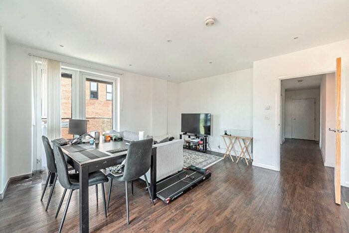 2 Bedroom Flat To Rent In Brannigan Way, Stanmore, Edgware, HA8