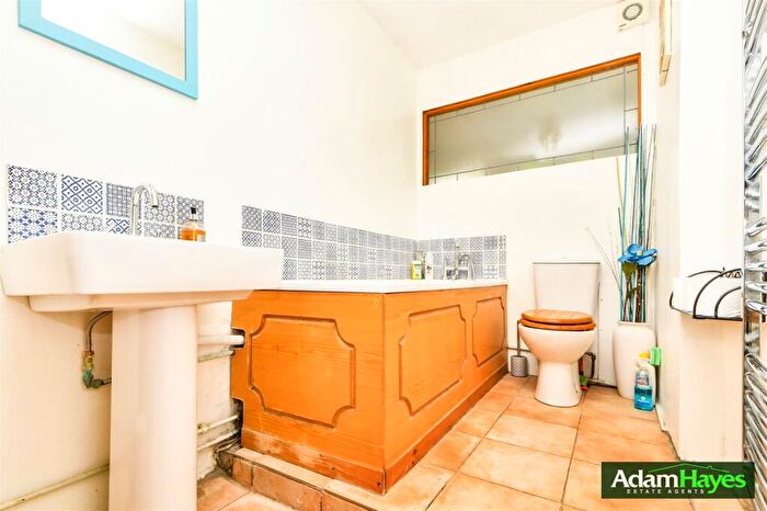 2 Bedroom Terraced House For Sale In Finchley Park, North Finchley, N12