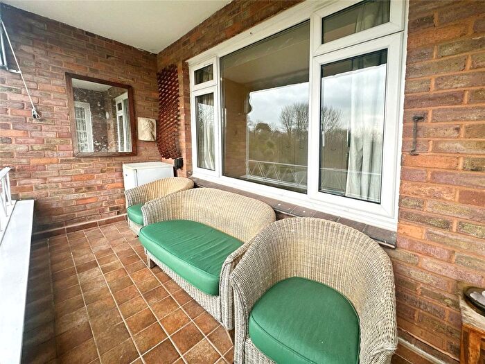 2 Bedroom Flat To Rent In Salmon Pool Lane, Exeter, Devon, EX2