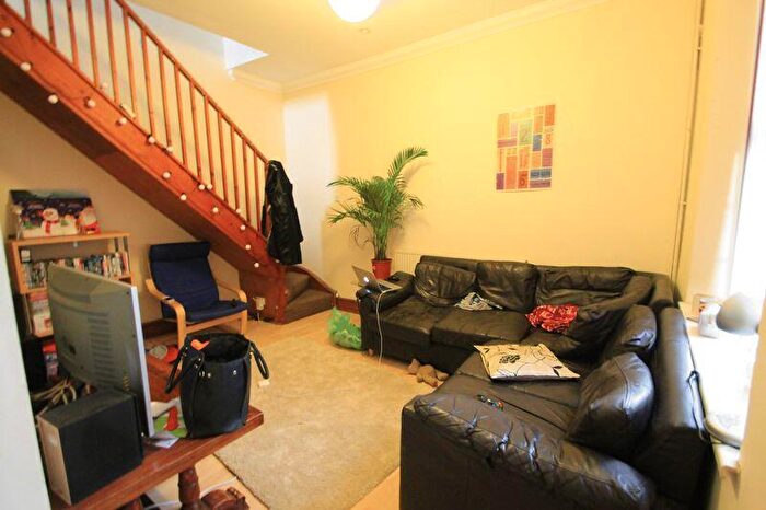 4 Bedroom Semi Detached House To Rent In Gordon Road, Cardiff, CF24