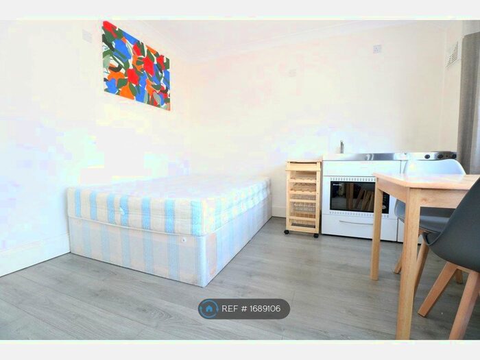 Studio To Rent In London, London, W3