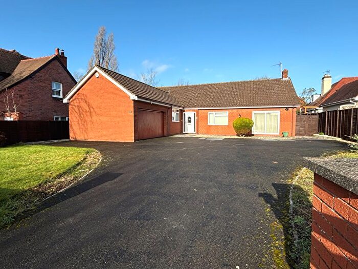 3 Bedroom Bungalow To Rent In Kenilworth Avenue, Gloucester, GL2