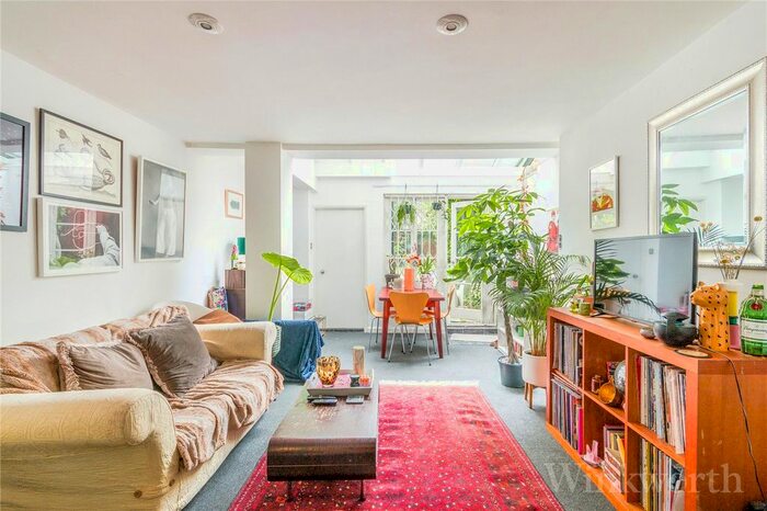 3 Bedroom Flat To Rent In Tanners Hill, London, SE8