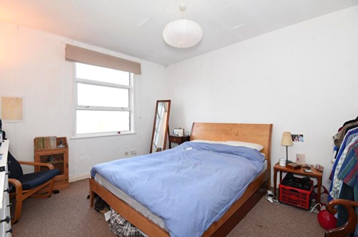 1 Bedroom Flat To Rent In Kings Grove, Peckham, London, SE15