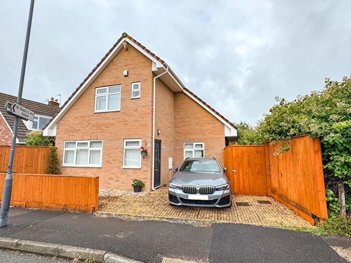 2 Bedroom Detached House For Sale In Standish Avenue, Patchway, Bristol, BS34