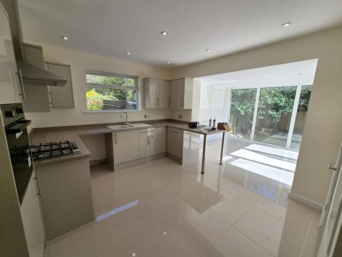 4 Bedroom Detached House To Rent In Broadstone, BH18