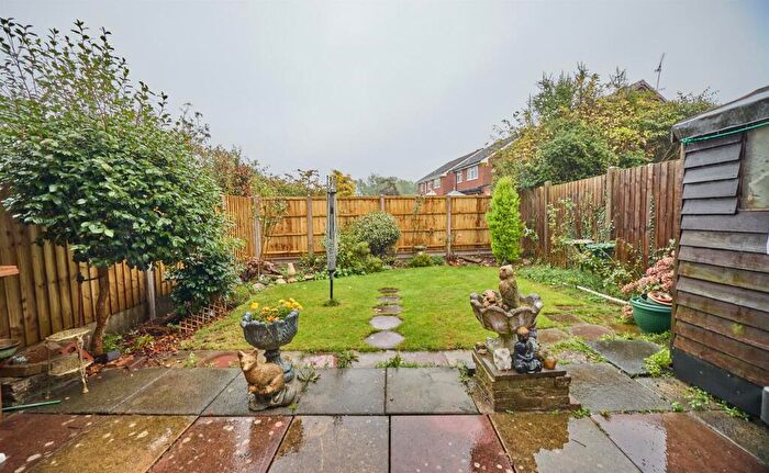 2 Bedroom Semi-Detached House For Sale In Severn Avenue, Hinckley, LE10