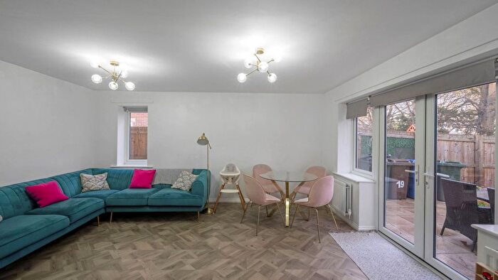 3 Bedroom Semi-Detached House For Sale In Darfield, Barnsley, S73