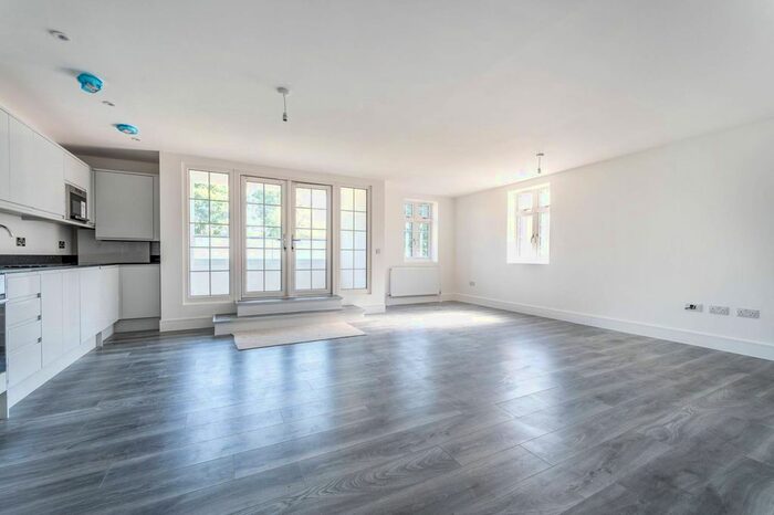 2 Bedroom Flat To Rent In Ark Apartments, South Croydon CR2