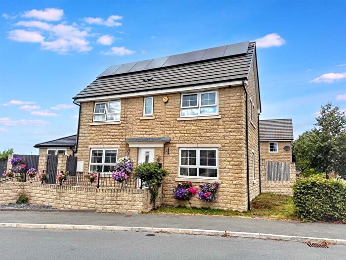3 Bedroom Detached House For Sale In Fulton Crescent, Silsden, BD20