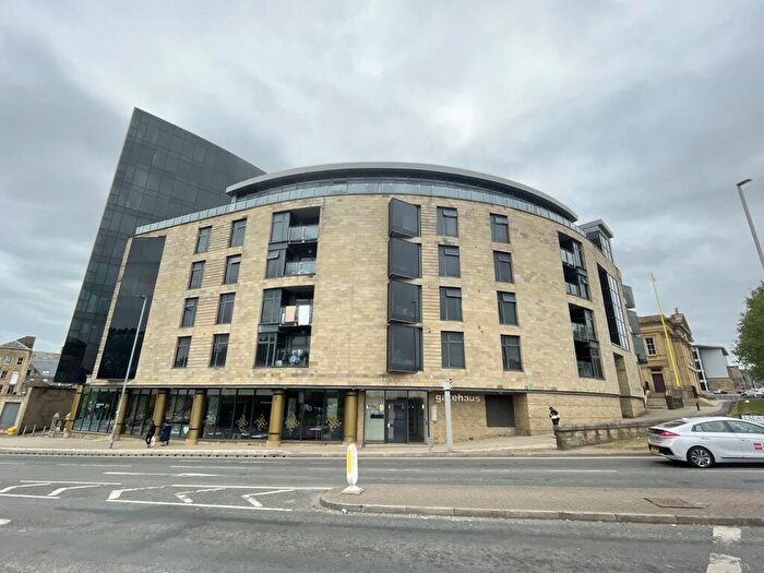 2 Bedroom Apartment For Sale In The Gatehaus, Leeds Road, Bradford, West Yorkshire, BD1