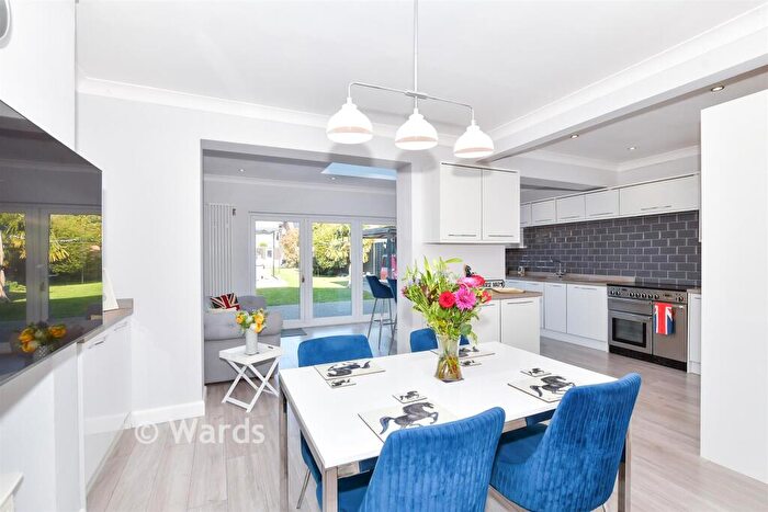 3 Bedroom Semi Detached House For Sale In Birling Road, Snodland, Kent, ME6