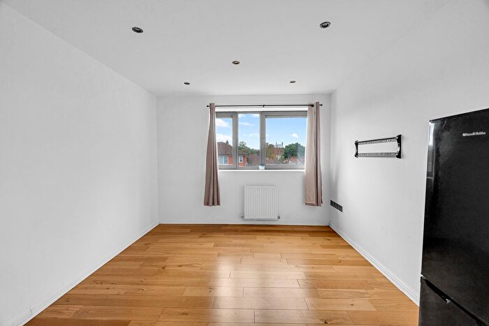 3 Bedroom Flat For Sale In Curness Street, SE13