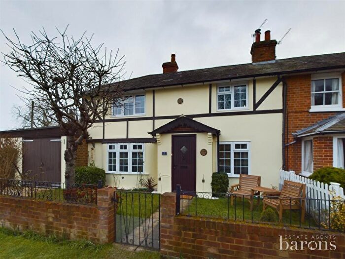 3 Bedroom Semi-Detached House For Sale In Sherfield Green, Sherfield-On-Loddon, Hook, RG27