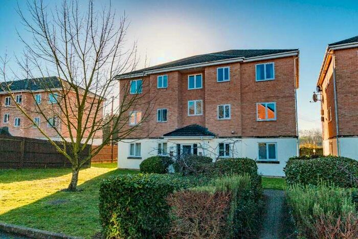2 Bedroom Flat To Rent In Lower Way Thatcham, RG19