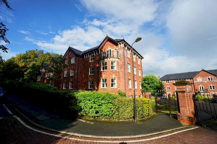 3 Bedroom Flat To Rent In Greenmount Close, Bolton, BL1