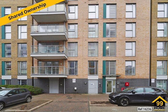 3 Bedroom Flat For Sale In Farlow House, Brixton, SW9