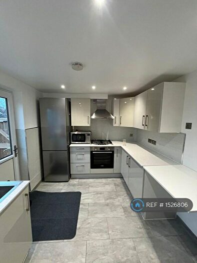 1 Bedroom Flat To Rent In New Farm Drive, Abridge, Romford, RM4