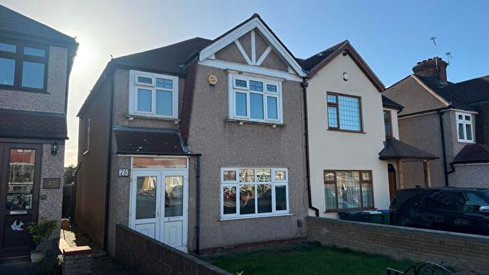 3 Bedroom Semi Detached House For Sale In Amberley Road, Abbey Wood, London, SE2