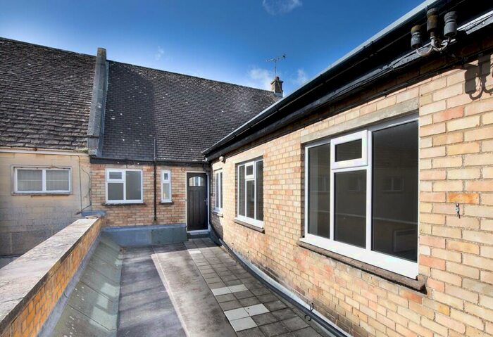 3 Bedroom Apartment To Rent In A High Street, Malmesbury, Wiltshire, SN16