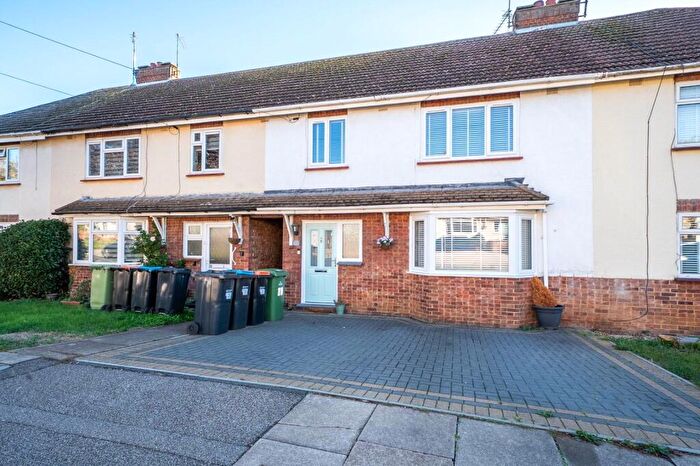 3 Bedroom Terraced House For Sale In Walnut Drive, Bletchley, MK2