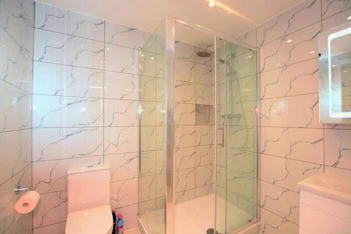 2 Bedroom Flat To Rent In High Street, Slough, SL1