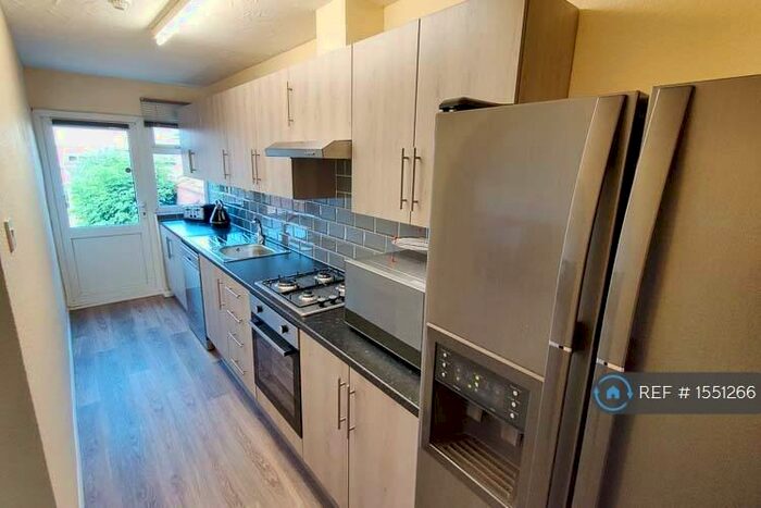 6 Bedroom Terraced House To Rent In Brookland Road, Northampton, NN1