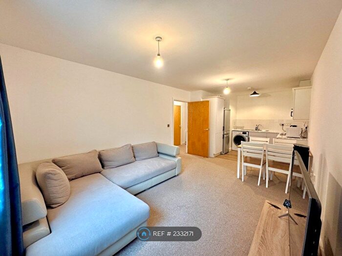 1 Bedroom Flat To Rent In Ebbett Court, London, W3