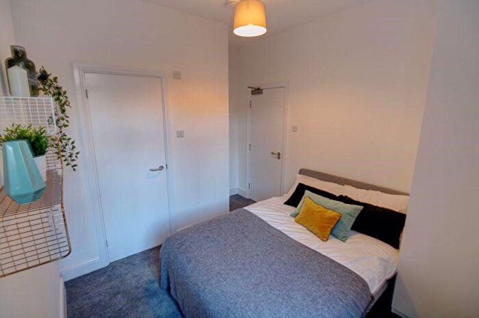5 Bedroom Semi-Detached House To Rent In Coventry Road, Southampton, SO15