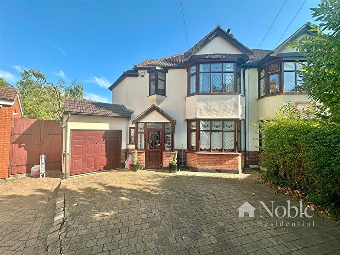 5 Bedroom Semi-Detached House For Sale In Hyland Close, Hornchurch, RM11