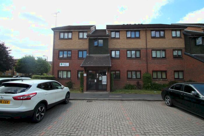 2 Bedroom Apartment To Rent In Higham Station Avenue, Chingford, E4