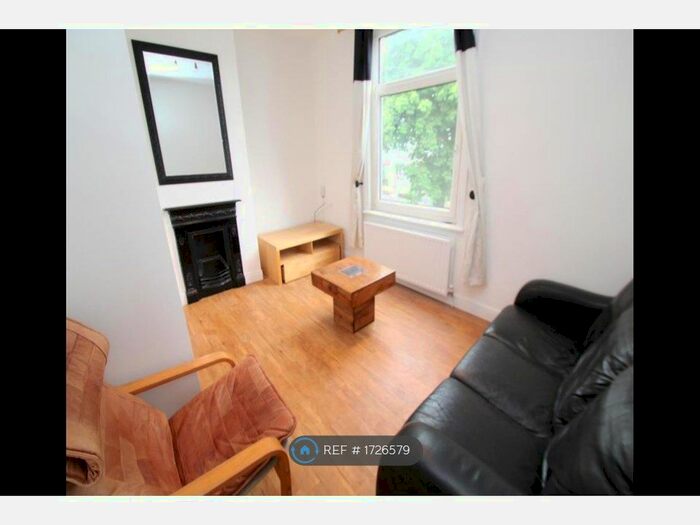 1 Bedroom Flat To Rent In King Lane, Leeds, LS17