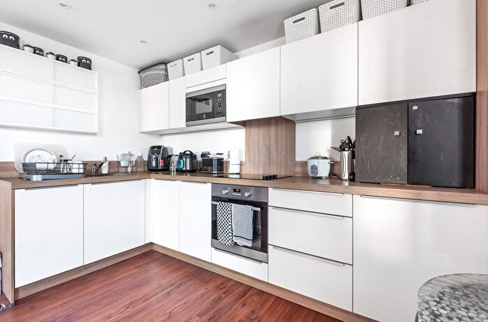 2 Bedroom Flat For Sale In Elmira Street, London, SE13