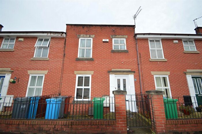 3 Bedroom House To Rent In Greenheys Lane West, Hulme, Manchester, M15