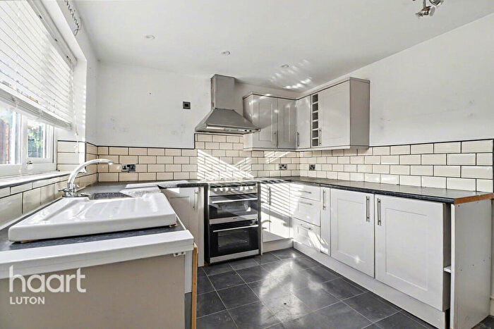 3 Bedroom Detached House For Sale In Park Field, Markyate, AL3