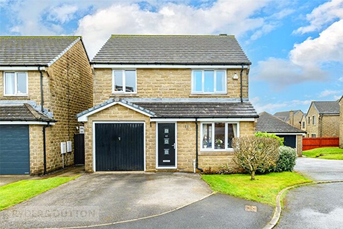 4 Bedroom Detached House For Sale In Bradshaw View, Queensbury, Bradford, West Yorkshire, BD13