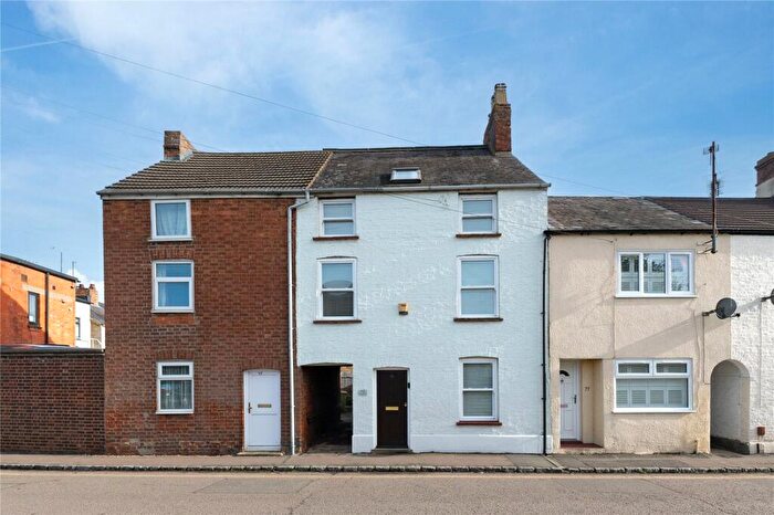 3 Bedroom Terraced House For Sale In Caldecote Street, Newport Pagnell, Buckinghamshire, MK16