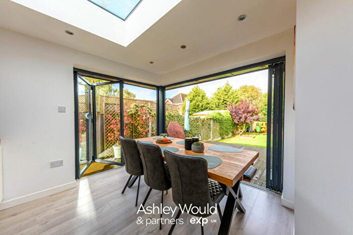 3 Bedroom Semi-Detached House For Sale In Shenstone Valley Road, Halesowen, B62