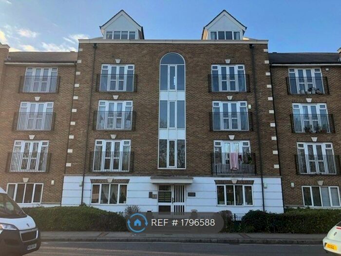 2 Bedroom Flat To Rent In Albany Road, London, SE5