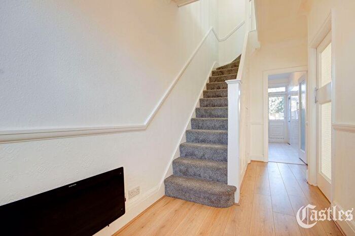 3 Bedroom Terraced House For Sale In North Circular Road, London, N13