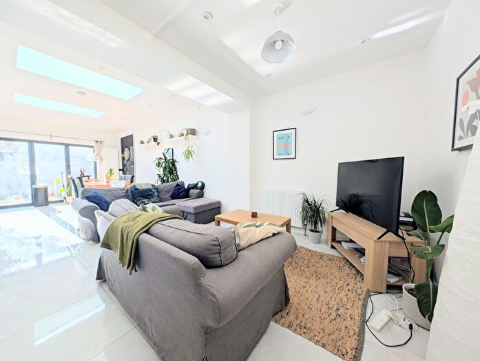 4 Bedroom Terraced House To Rent In Fountain Road, London, SW17