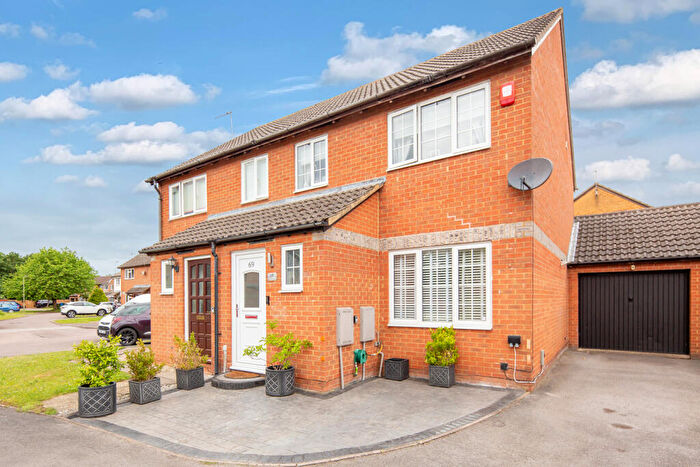 3 Bedroom Semi-Detached House For Sale In Kestrel Way, Bicester, Oxfordshire, OX26