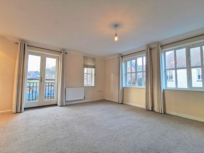 2 Bedroom Flat To Rent In Farriers Lea, Haywards Heath, RH16