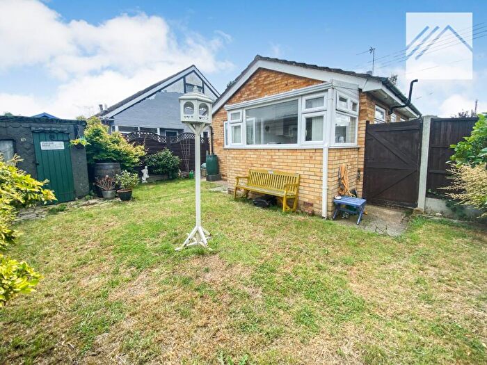 1 Bedroom Bungalow For Sale In Waarem Avenue, Canvey Island, SS8