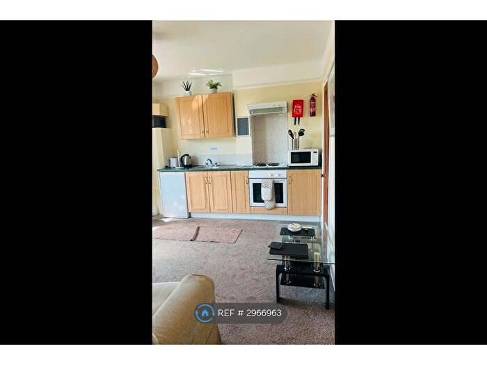 1 Bedroom Flat To Rent In West Wycombe Road, High Wycombe, HP12